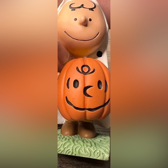 Hallmark NEW 2012 “Charlie Brown ‘o Lantern The PEANUTS Gang Halloween Ornament - Picture 8 of 10
